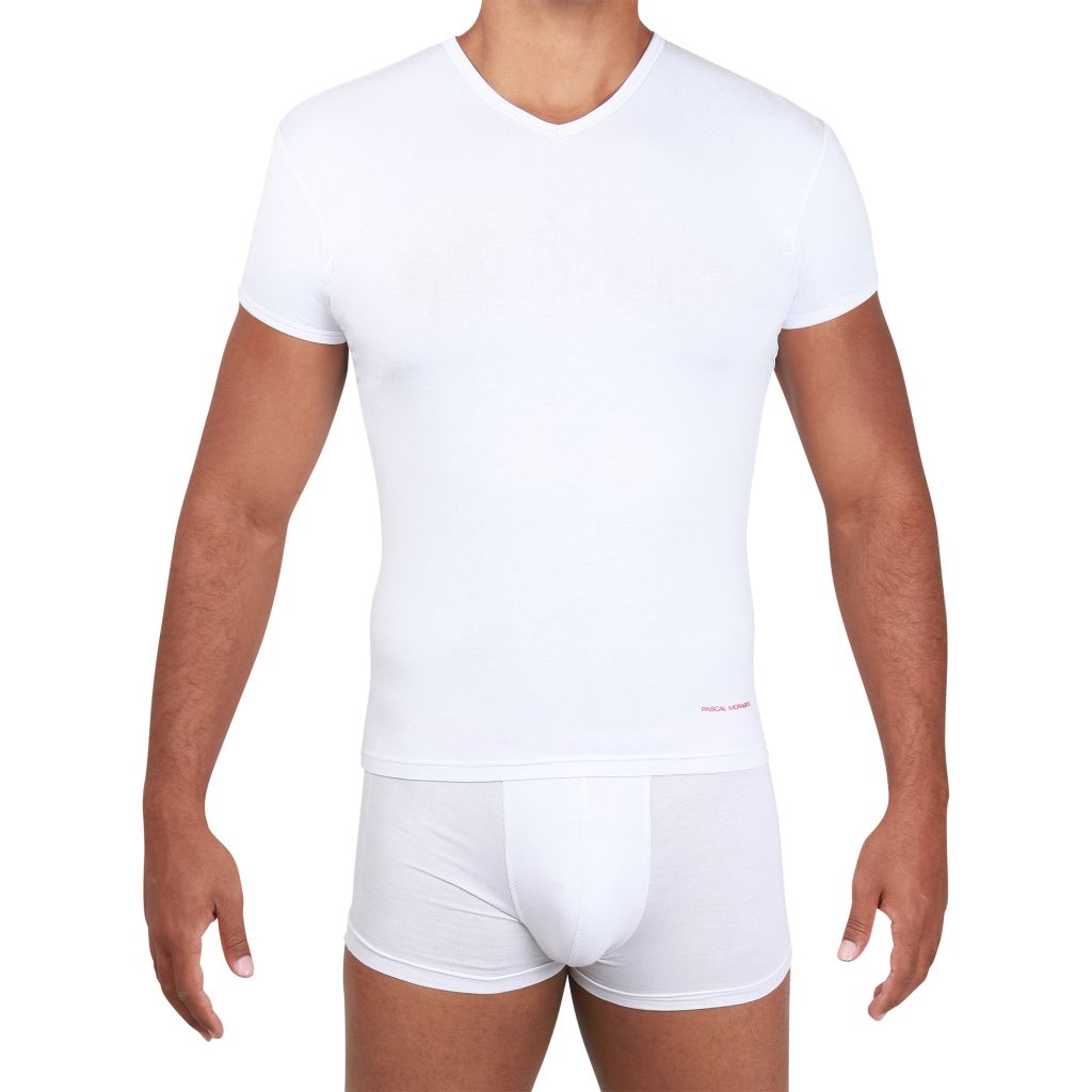 Man in whiteT-shirt PNG image    图片编号:5432