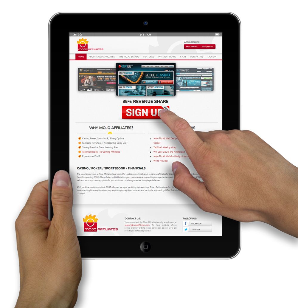 Tablet in hands PNG image    图片编号:8598