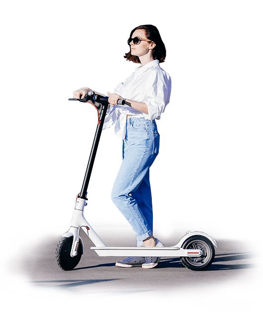 Girl on electric scooter PNG    图片编号:105885
