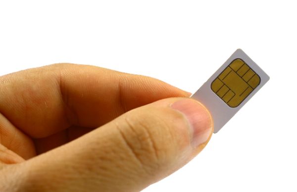 SIM卡在手PNG透明背景免抠图元素 1