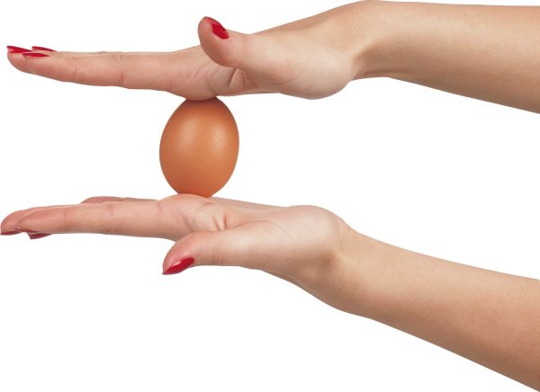 鸡蛋在手PNG免抠图透明素材 普贤居素材编号:4497